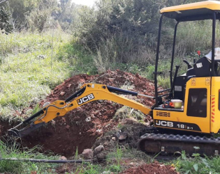 חפירת בור לאיתור קצר ביער חורשים